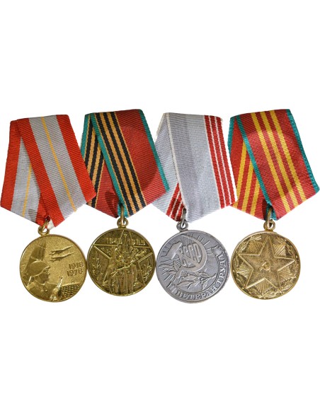 U.R.S.S. (Fédération de Russie) Lot de 4 Médailles Militaires et de Jubilé 1 médaille