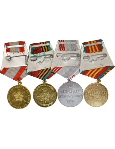 U.R.S.S. (Fédération de Russie) Lot de 4 Médailles Militaires et de Jubilé 1 médaille