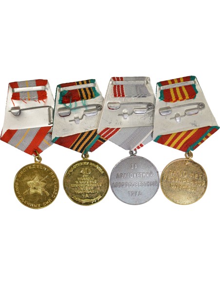 U.R.S.S. (Fédération de Russie) Lot de 4 Médailles Militaires et de Jubilé 1 médaille