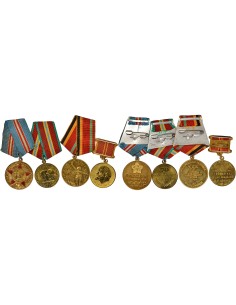 U.R.S.S. (Fédération de Russie) Lot de 4 Médailles Militaires et de Jubilé 1 médaille 2