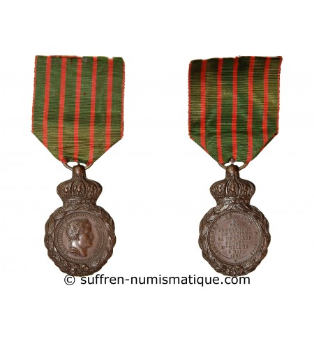 NAPOLEON Ier - MEDAILLE DE SAINTE-HELENE AVEC RUBAN