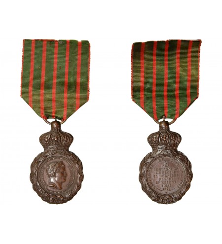 NAPOLEON Ier - MEDAILLE DE SAINTE-HELENE AVEC RUBAN