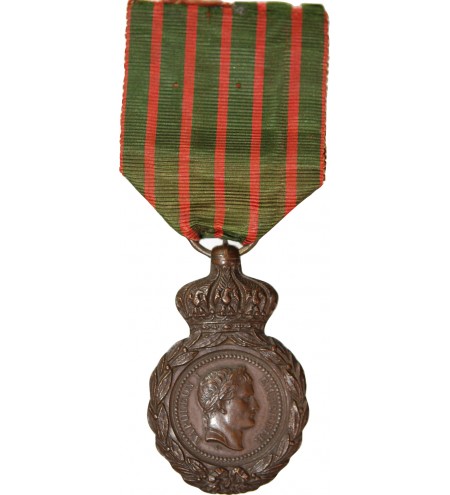 NAPOLEON Ier - MEDAILLE DE SAINTE-HELENE AVEC RUBAN